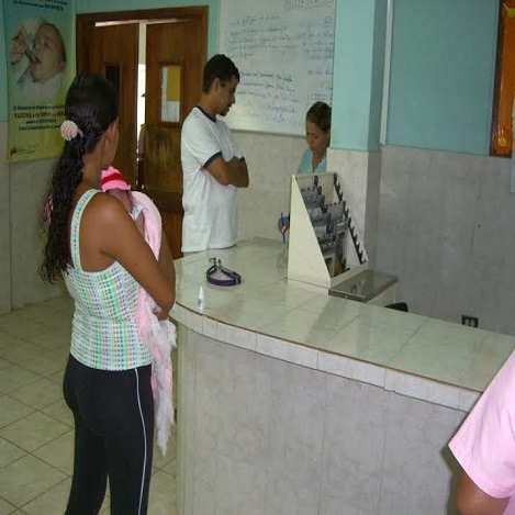 El embarazo en la adolescencia se asocia con deserción escolar, perpetuación de la pobreza, desempleo y feminización de la miseria. 